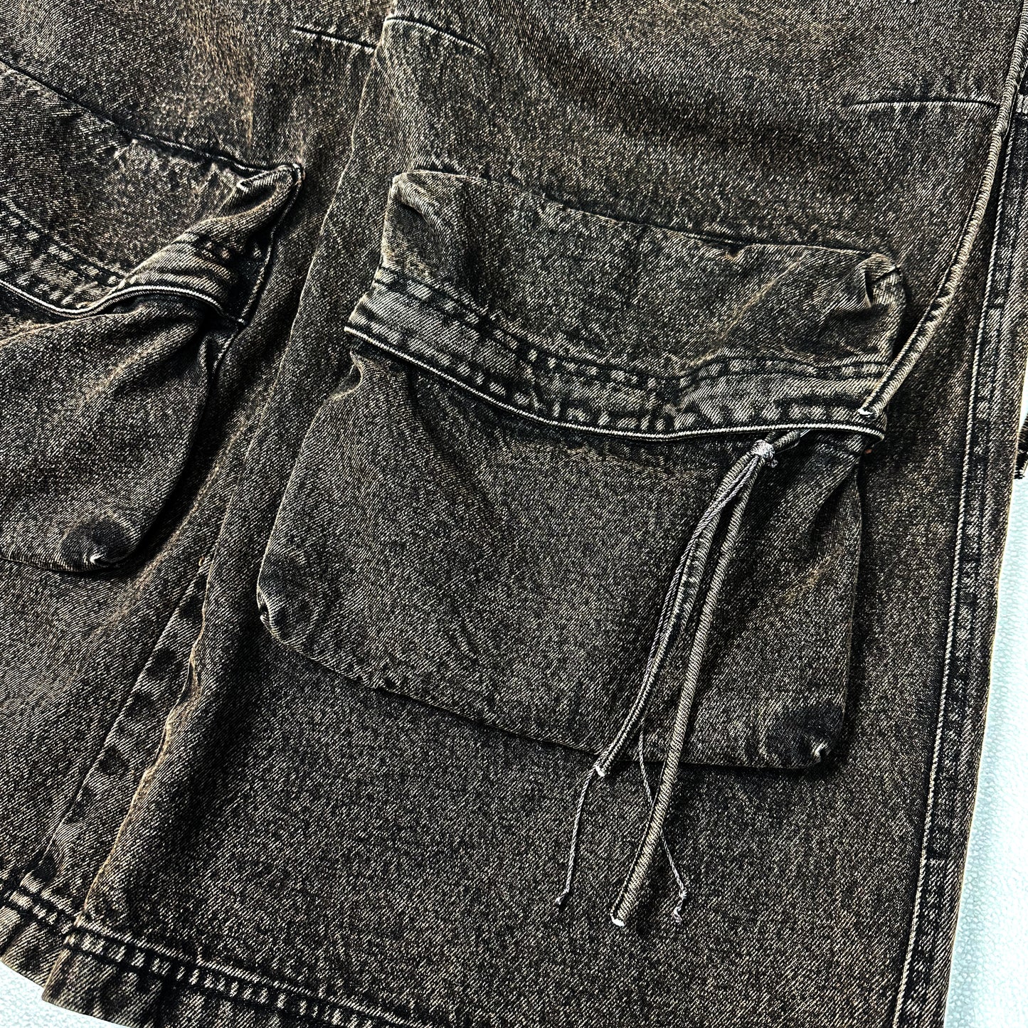 F24W03009 MULTI-POCKET DENIM CARGO