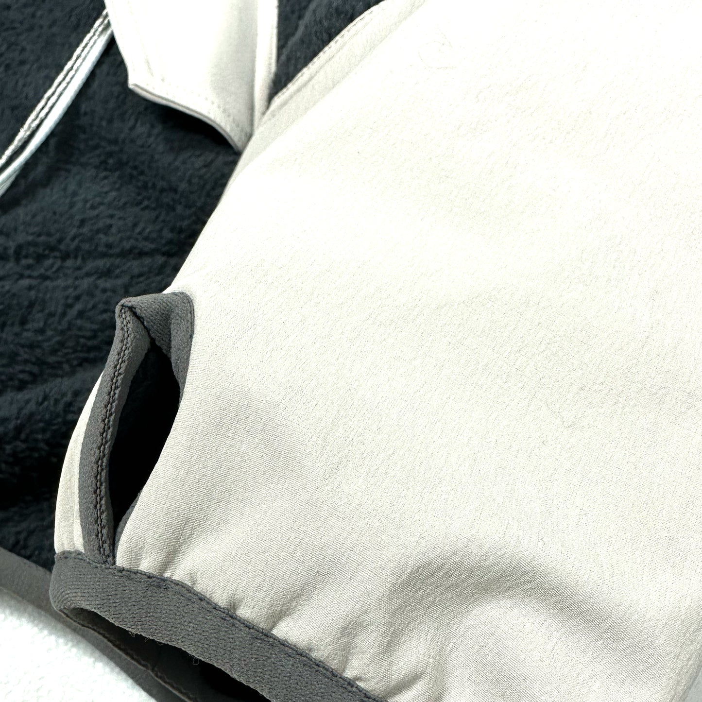 F24W03001　FACE COVER FLEECE PULLOVER